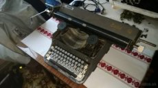 Starožitné písací stroj Zeta