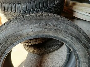 pneu 195/60 R16 - 1