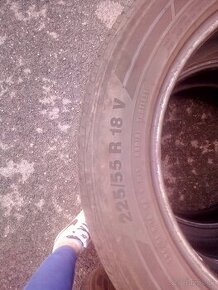 225/55r18 continental