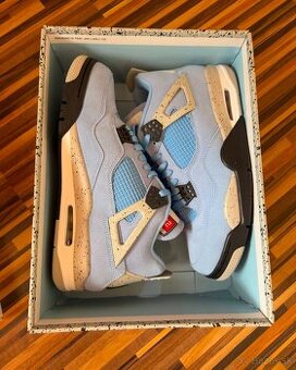 Jordan 4 UNC