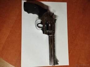 Revolver HOLEK model 861