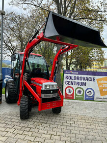 Malotraktor 4x4 s vykurovanou kabínou a čelným nakladačom