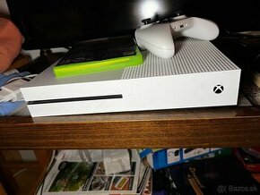 Vymenim xbox one s za ps4