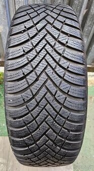 2 ks takmer nejazdených zimných pneu Hankook - 215/55 r17