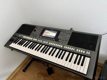 Yamaha PSR S770