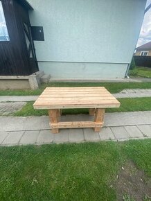 Predám drevený stôl do záhrady