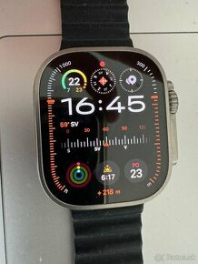 Apple Watch Ultra 2 49 mm Prírodný titán s námornícky modrým