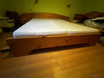 Postel z masivu