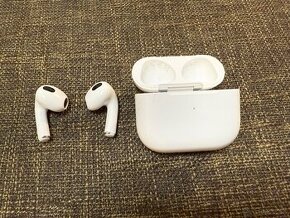 Predám Apple AirPods 3. generácie s nabíjacím puzdrom Magsaf