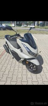 Honda Pcx 125 najazdené cca 800km rok výroby 2023