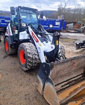 Bobcat L 85    Kubota R070 nakladač  2022