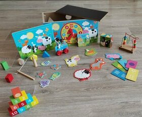 Drevená krabička s rôznymi hrami pre malých zvedavcov