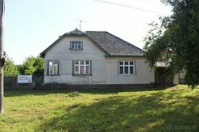 Priestranný rodinný dom v centre obce - Vyškovce nad Ipľom