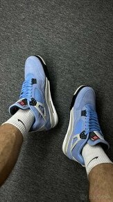 Nike Air Jordan 4 Retro "University Blue"