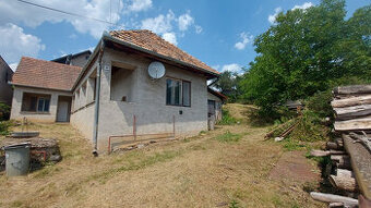 2 rodinné domy v obci Pečenice - na pozemku 1814 m2