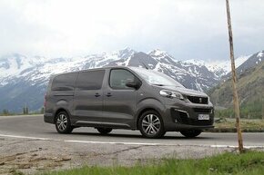 Prenájom auta 7-miestne vozidlo Peugeot Traveller