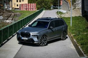 X7 M60i V8 4.4i 390 kW, 2023, Osvetlená predná maska, DPH