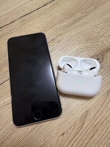 iPhone SE 2020 + AirPods Pro I. Generácie