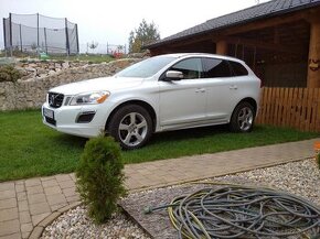 Volvo XC60 D5 2.4 AWD 158kw manuál r design