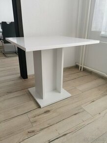 Jedálenský / kuchynský  stôl 80x80cm na nohe