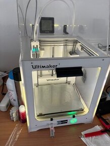 3d tlaciaren Ultimaker 3