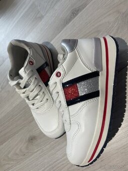 Tommy Hilfiger tenisky vel 30 , nove