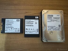 1x HDD (1TB) 2x SSD (120GB a 128GB)