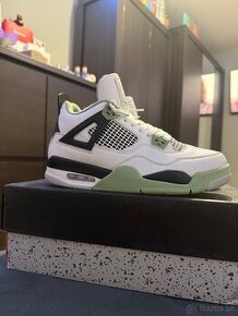 Jordan 4 seafoam