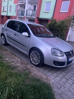 VW Golf V 1,6 benzín + LOG