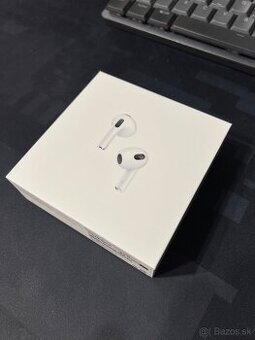 Apple AirPods (3. generácie) s Lightning nabíjacím puzdrom