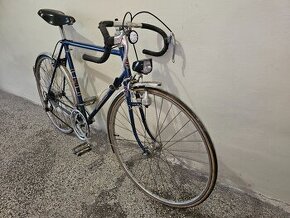 Staré retro bicykle: favorit, eska sport