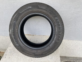 Goodyear EfficientGrip Cargo 215/65 R16C