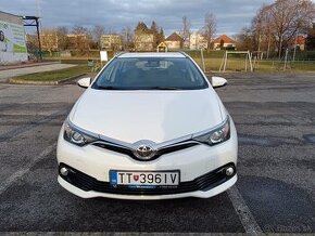 Toyota Auris Touring Selection 1.6 Benzín