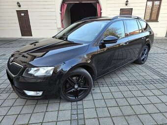 Škoda Octavia Combi 2.0 TDI M6 Ambition Navi DVD R17 Orig.KM