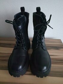 Workery dámske čierne šnurovacie topánky veľ.39 - 1