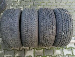 Zimne pneu. Bridgestone 235/50 r18 - 1