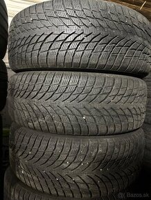 215/55 R17 Nokian Snowproof