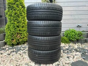 225/40 R19