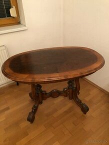 Oválny starožitný drevený stôl
