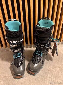 Scarpa maestrale xt nove 270