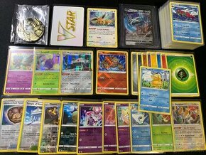Pokemón MEGA balík (A): 200ks kariet v obaloch s V a Pikachu