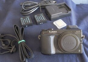 Telo LUMIX Panasonic GX7, objektív LUMIX 14-42mm.