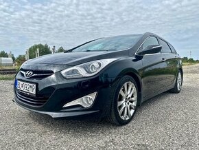 Predám Hyundai i40 CW Premium, 1.7CRDi, MOTOR má 100 000KM