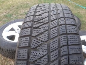 235/65 r17 Kumho , zimné, 4ks, 8,5mm TOP ako nové