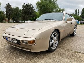 PORSCHE 944