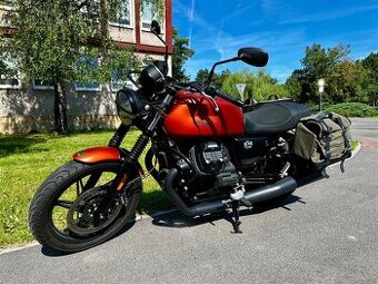 Moto Guzzi V7 Stone