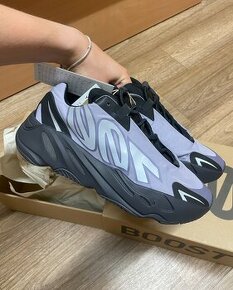 Yeezy 700 veľkosť 40