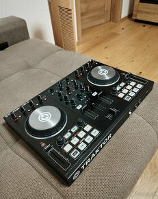 Native Instruments Traktor Kontrol S2 MK2