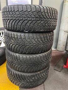 235/40 R19