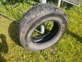 Pneu 235/70 R16 dot 1322.